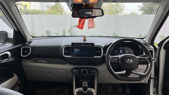 Second-hand 2024 Hyundai Venue S Opt Turbo for sale in Warangal-5