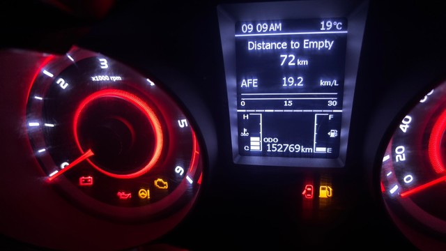 Second-hand 2023 Mahindra XUV300 W6 Diesel for sale in Bishnupur (WB)-2