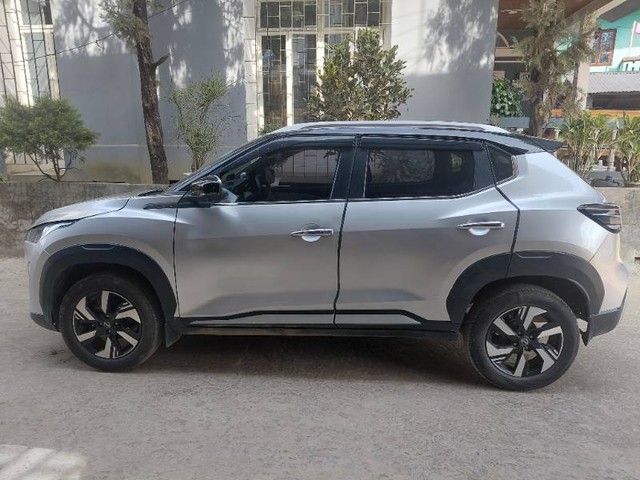 Second-hand 2025 Nissan Magnite Tekna for sale in Guwahati-4