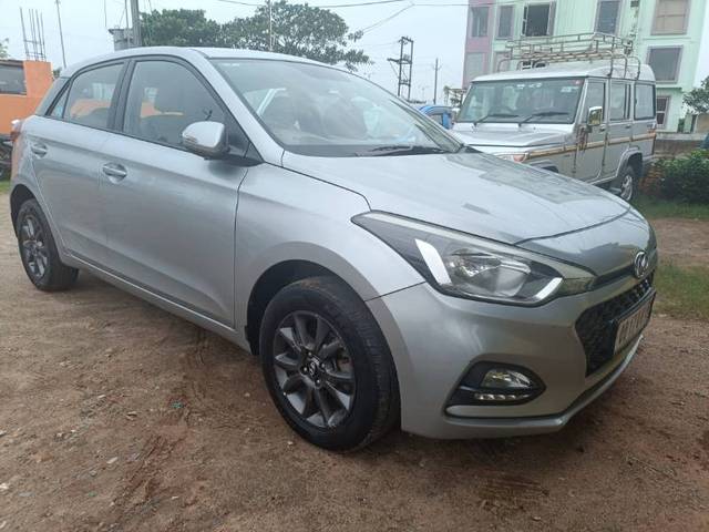 https://images10.gaadi.com/usedgaadi-sellcar/UsedCar/b6d272fb-d2f5-4956-8f8e-5318eabe9adc/ce550dfa-7e7c-4317-b421-6de1b92fa2d5.jpg?imwidth=6400