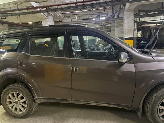 Second-hand 2017 Mahindra XUV500 R W10 FWD for sale in Noida-1