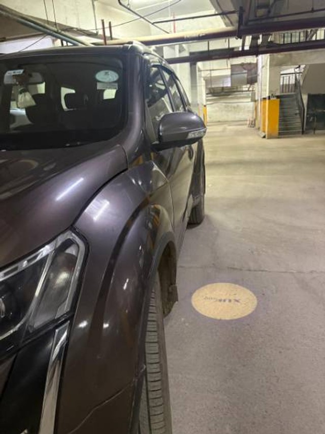 Second-hand 2017 Mahindra XUV500 R W10 FWD for sale in Noida-7