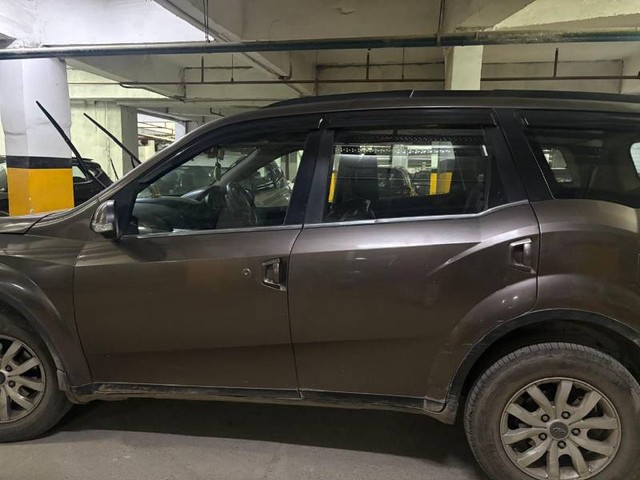 Second-hand 2017 Mahindra XUV500 R W10 FWD for sale in Noida-10