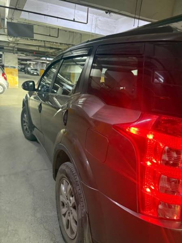 Second-hand 2017 Mahindra XUV500 R W10 FWD for sale in Noida-3