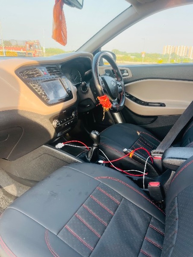 Second-hand 2017 Hyundai i20 Sportz 1.2 for sale in Rajkot-7