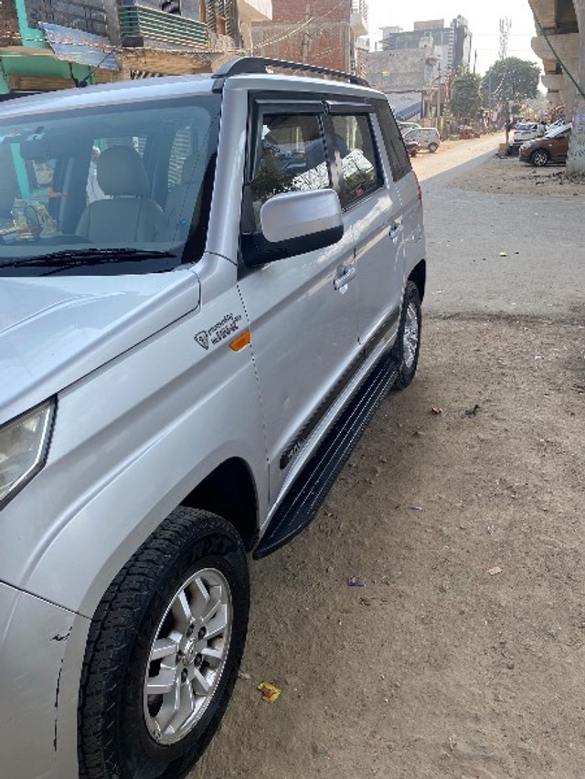 Second-hand 2017 Mahindra TUV 300 T8 for sale in Barabanki-2