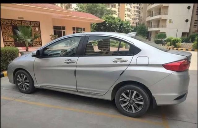 Second-hand 2017 Honda City i DTec V for sale in Mehsana-4