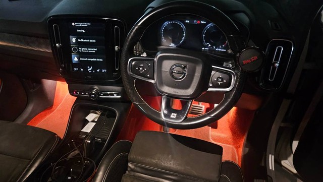 Second-hand 2019 Volvo XC40 D4 R-Design for sale in Ranga reddy-5