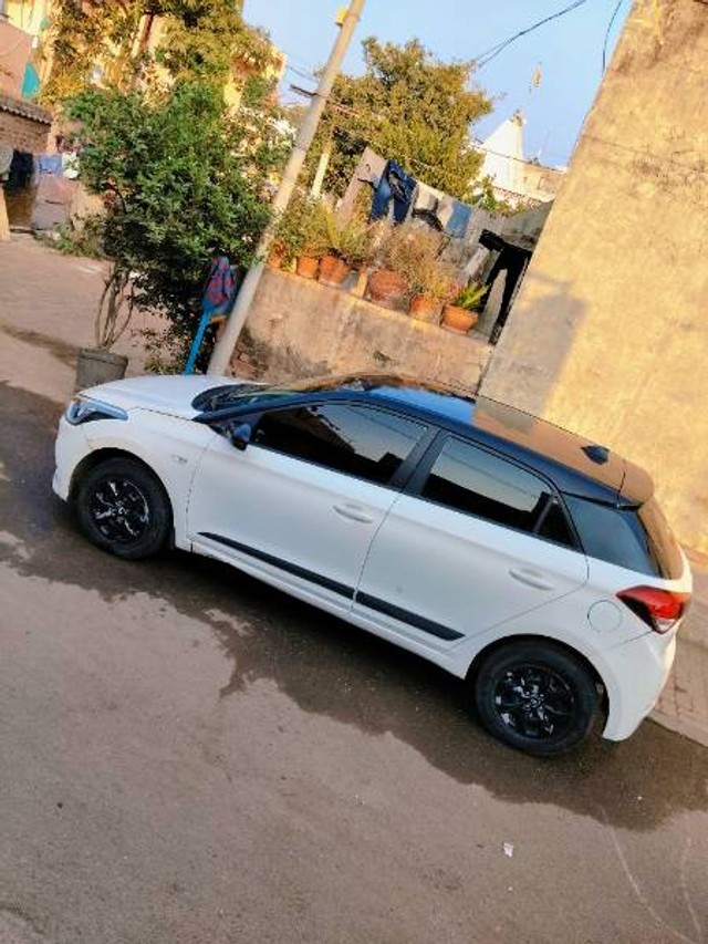 Hyundai i20 Magna 1.4 CRDi Second-hand 2014 Hyundai i20 Magna 1.4 CRDi for sale in Rajkot-0