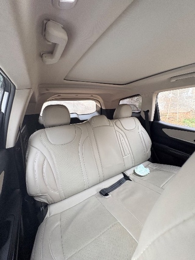 Second-hand 2023 Mahindra XUV700 AX5 5Str for sale in Greater Noida-3