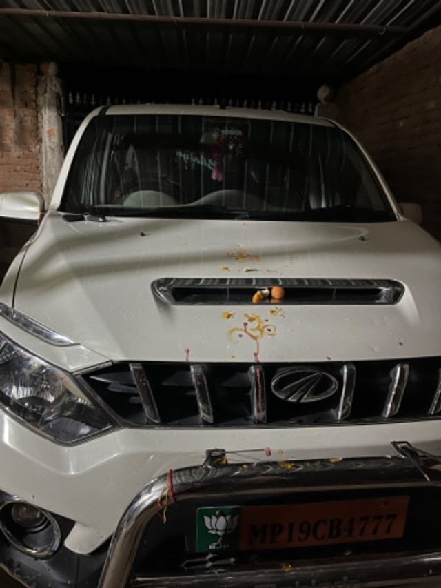 Second-hand 2016 Mahindra NuvoSport N8 for sale in Satna-2