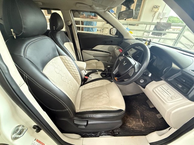 Second-hand 2023 Mahindra XUV300 W6 for sale in Gadag-4