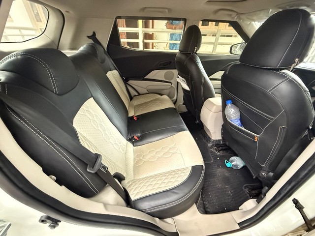 Second-hand 2023 Mahindra XUV300 W6 for sale in Gadag-3