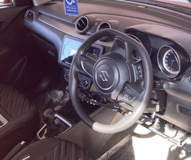 Second-hand 2023 Maruti Swift VXI AMT BSVI for sale in Erode-3