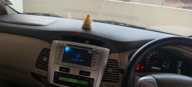 Second-hand 2012 Toyota Innova 2.5 E 8 STR for sale in Beed-3