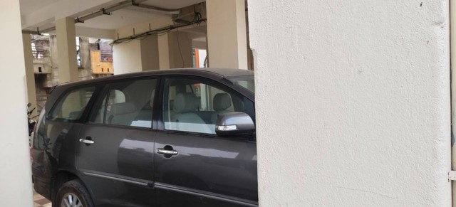 Second-hand 2012 Toyota Innova 2.5 E 8 STR for sale in Beed-1