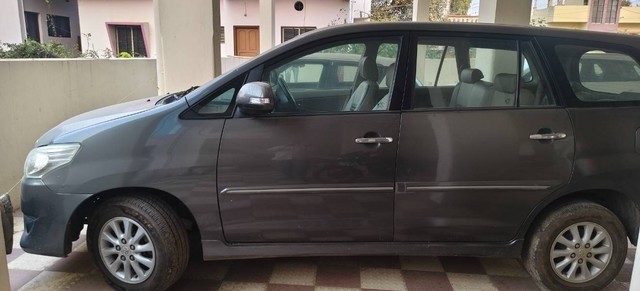 Second-hand 2012 Toyota Innova 2.5 E 8 STR for sale in Beed-5