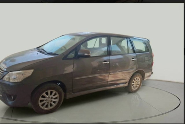 Second-hand 2012 Toyota Innova 2.5 E 8 STR for sale in Beed-0