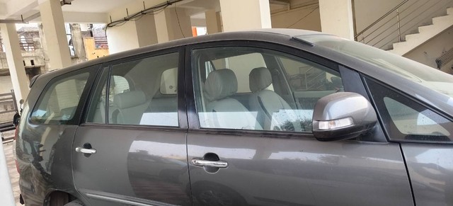 Second-hand 2012 Toyota Innova 2.5 E 8 STR for sale in Beed-4