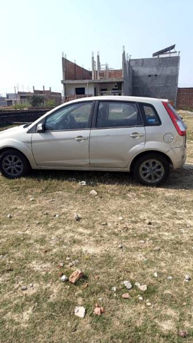 Second-hand 2015 Ford Figo 1.5D Titanium Plus MT for sale in Lucknow-3
