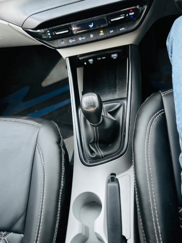 Second-hand 2025 Hyundai i20 Sportz Opt for sale in Rajkot-12