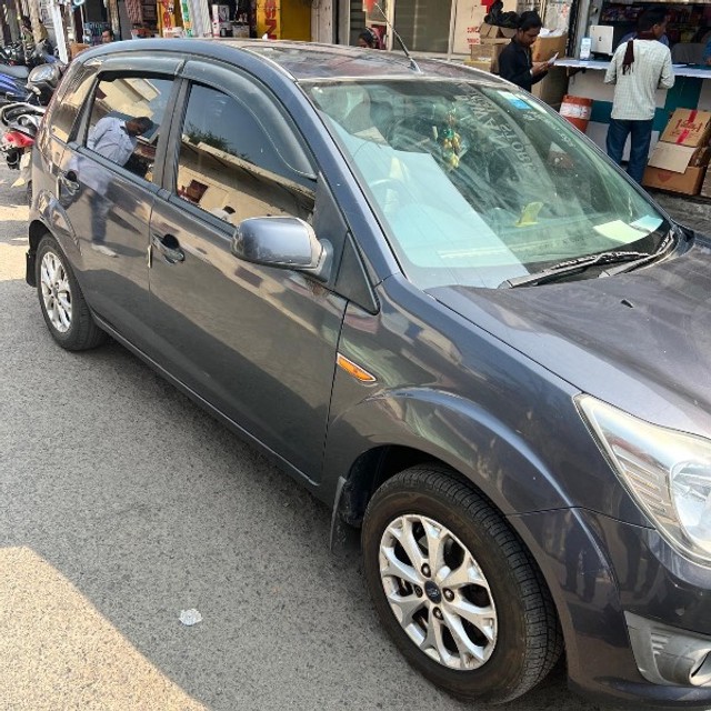 Second-hand 2014 Ford Figo Petrol Titanium for sale in Jhansi-3