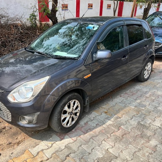 Second-hand 2014 Ford Figo Petrol Titanium for sale in Jhansi-1