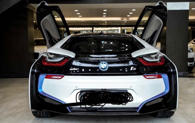 Second-hand 2017 BMW i8 Hybrid for sale in Bhopal-2