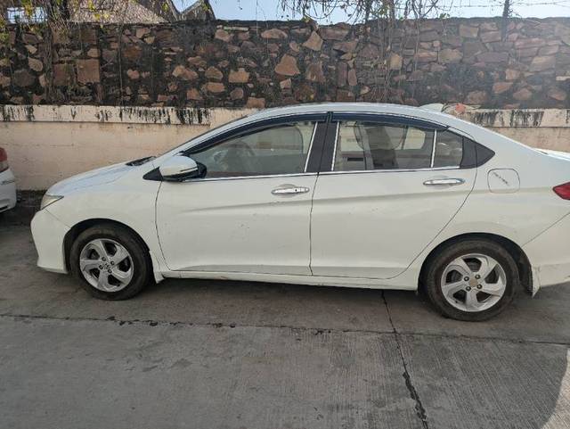 https://images10.gaadi.com/usedgaadi-sellcar/UsedCar/b70891e2-6fa6-4089-b0f2-b3df9eb5bb6e/2cf86687-7746-4209-ba02-cb3aa77ed83b.jpg?imwidth=6402