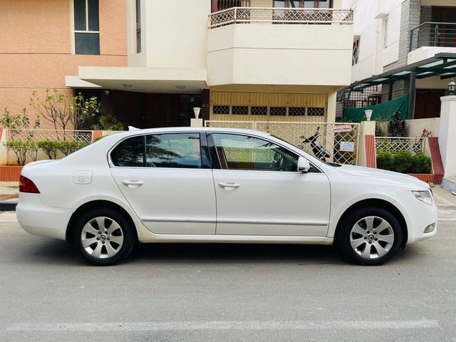 https://images10.gaadi.com/usedgaadi-sellcar/UsedCar/b736b612-39cc-4297-9799-b0eb017aed1b/7513a0ee-3f35-4cf2-933e-a744e5f2c24e.jpeg?imwidth=6401