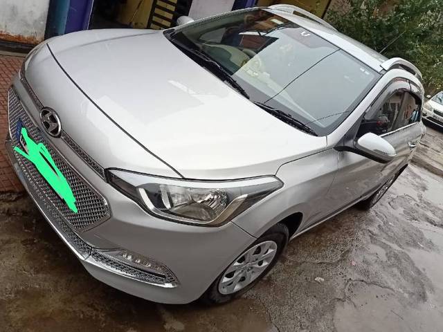 https://images10.gaadi.com/usedgaadi-sellcar/UsedCar/b75a6007-b225-47f8-bbdb-a99599e6d13b/dcbb097a-88d5-476f-b7ac-de7c39077c65.jpg?imwidth=6400