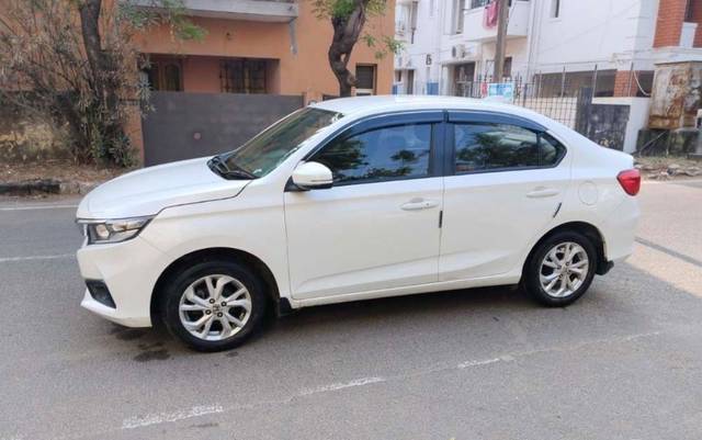 https://images10.gaadi.com/usedgaadi-sellcar/UsedCar/b77a2590-29b7-46e6-9b4d-aaf3c932a42d/02121310-ad91-4979-aae7-f272a3a7b44f.jpeg?imwidth=6400