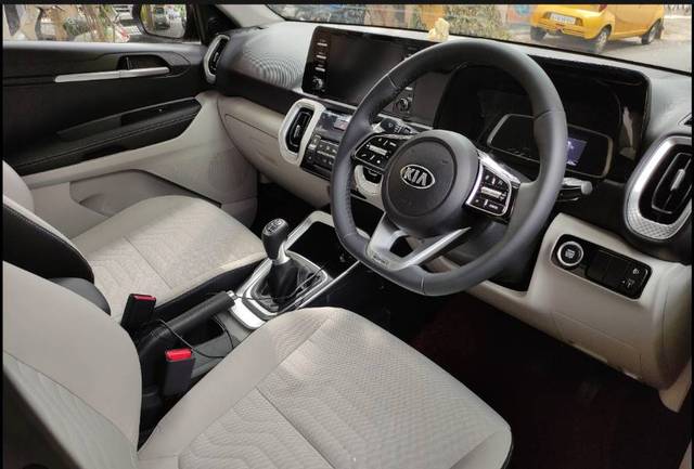 https://images10.gaadi.com/usedgaadi-sellcar/UsedCar/b79d313a-84b9-4e28-b224-437bf5b120f9/1b0b11b5-4ebb-43eb-ab9d-0a712baffcce.png?imwidth=6401