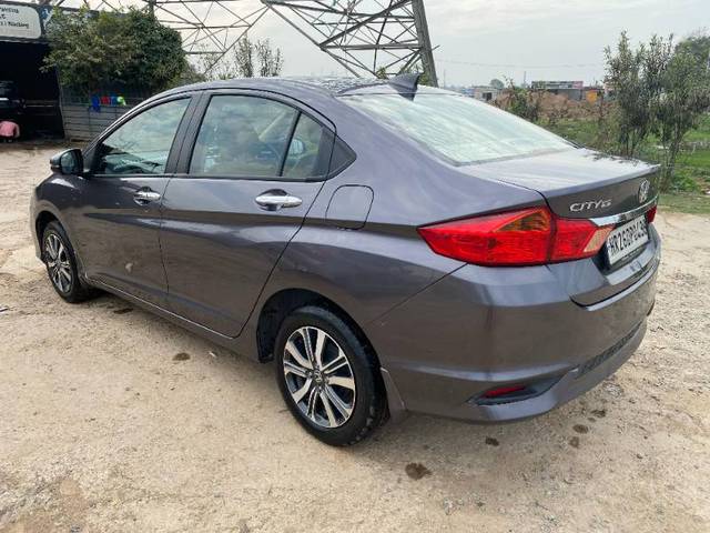 https://images10.gaadi.com/usedgaadi-sellcar/UsedCar/b79e5544-c76a-4983-8cac-7b5e851bdf76/d96f7dfc-d9a4-4458-904c-a8aa96d4af96.jpeg?imwidth=6401