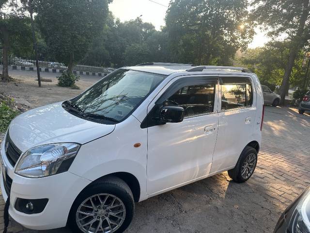 https://images10.gaadi.com/usedgaadi-sellcar/UsedCar/b7a2e139-8666-43f8-befc-6be34f601eec/ea4129cc-7d27-4c69-ae2f-ed02238fff03.jpeg?imwidth=6400