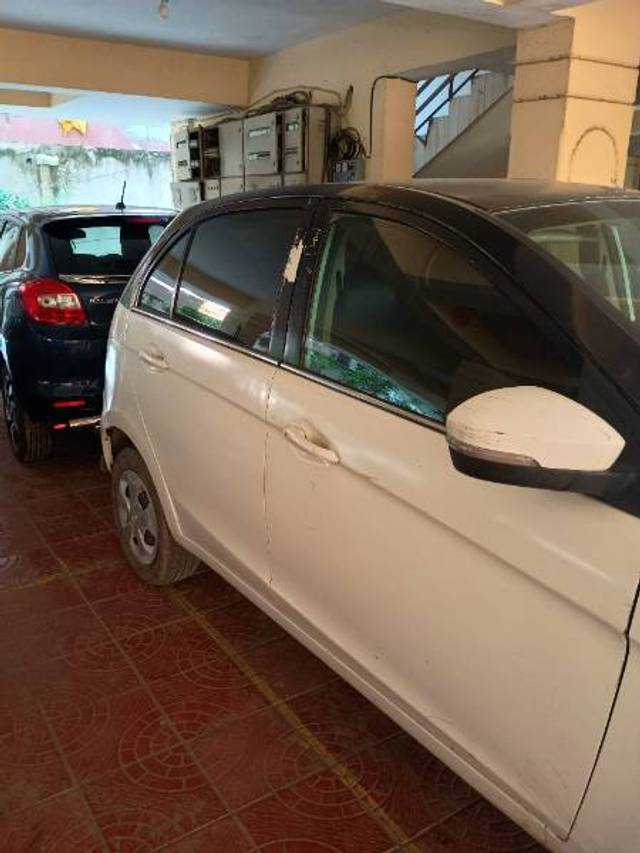 https://images10.gaadi.com/usedgaadi-sellcar/UsedCar/b7d996fc-9c25-49e0-a31b-d27aa8bd25e6/cf2b8e54-95e3-466f-8c34-073fcc2ac625.jpg?imwidth=6400