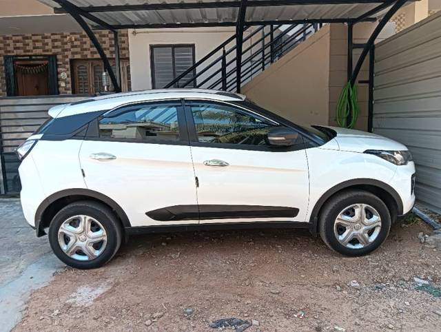 https://images10.gaadi.com/usedgaadi-sellcar/UsedCar/b7dd0257-f4d0-46a5-9768-527e2b6108ea/9fbd33f2-3bf9-4ac5-8188-3f01ba5c9661.jpg?imwidth=6402