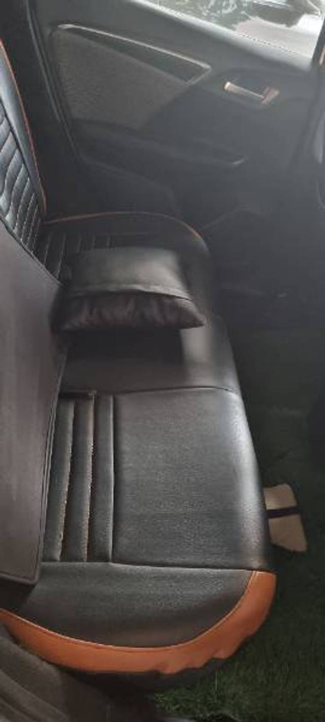 https://images10.gaadi.com/usedgaadi-sellcar/UsedCar/b7e6bb31-b71b-4cae-bbea-d613598bf5a1/b8dfb177-cd88-4038-8ea2-f92f4d966e9a.jpg?imwidth=6401