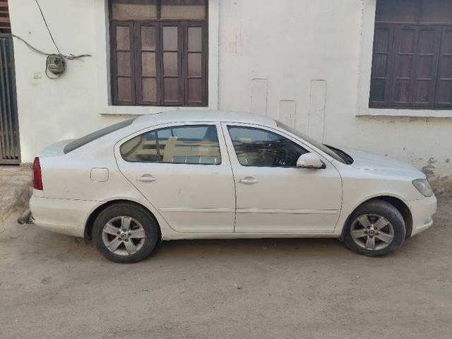 https://images10.gaadi.com/usedgaadi-sellcar/UsedCar/b8173870-ffea-455d-a2ff-5e96d0e669a0/ae92f49d-e3d3-4848-a527-575cf983aa5b.jpg?imwidth=6401