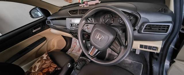 https://images10.gaadi.com/usedgaadi-sellcar/UsedCar/b8718665-01a7-4b68-bb5b-5c5f9cdf71a4/f324d01d-e8ed-4fe8-a9ca-c58ea454c8d9.jpg?imwidth=6402