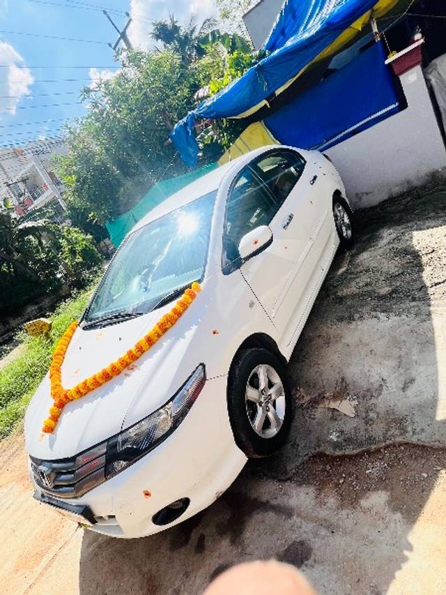 https://images10.gaadi.com/usedgaadi-sellcar/UsedCar/b8787e54-88cb-42c4-93bd-e4d7689b117e/4a26b13b-dde9-4b51-9438-de7760ff360b.jpeg?imwidth=6401