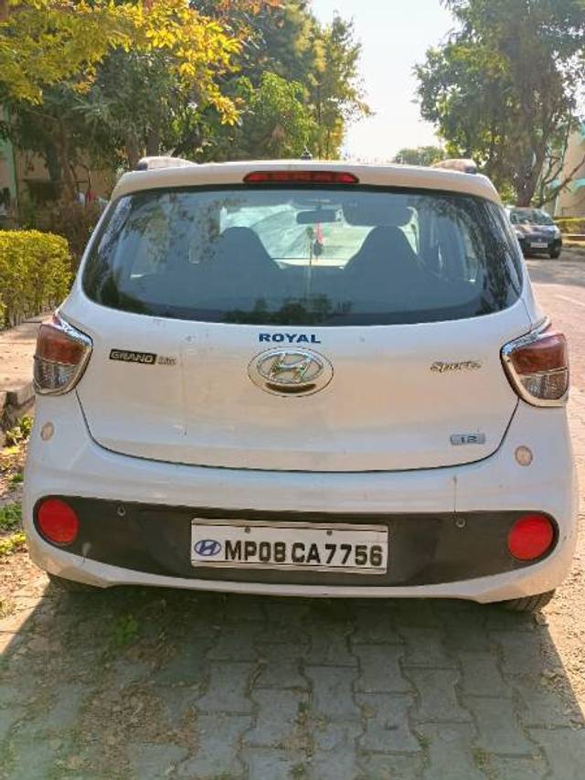 https://images10.gaadi.com/usedgaadi-sellcar/UsedCar/b88ce443-a1f9-4372-83f2-9f6705d604ea/0acd0c8a-5d0b-4337-b407-2e0e5ba979be.jpg?imwidth=6402