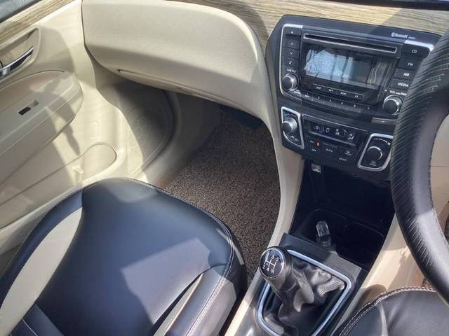 https://images10.gaadi.com/usedgaadi-sellcar/UsedCar/b8ba469f-fb15-417e-8170-0c055c34e3ab/7a392122-ec46-4af1-a5a1-7541948358ba.jpg?imwidth=6401