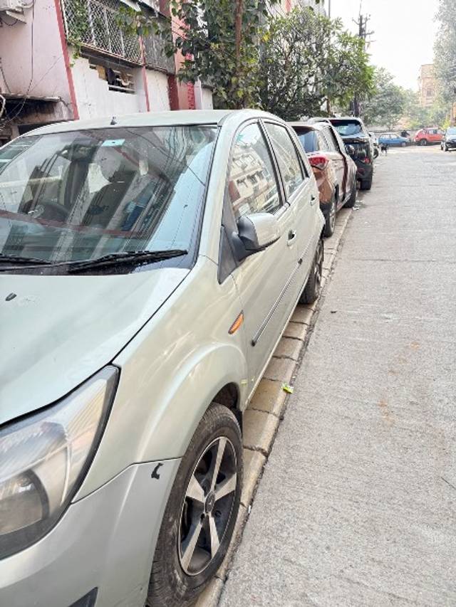 https://images10.gaadi.com/usedgaadi-sellcar/UsedCar/b8fccbfb-5c7b-4592-8a10-6852732c6dac/966e3b3b-c78c-4433-8cd7-47d070169e55.jpeg?imwidth=6400