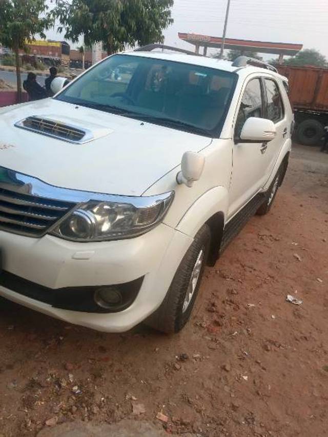 https://images10.gaadi.com/usedgaadi-sellcar/UsedCar/b92d3106-5f91-4535-9dd8-00735cd11eb5/3e57c37f-b1c4-4a8e-8428-8420dae71764.jpg?imwidth=6401
