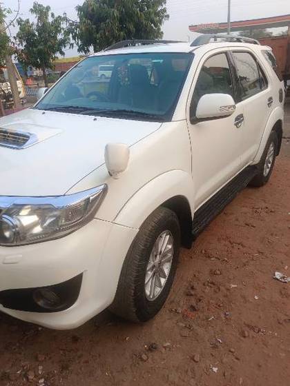 Toyota Fortuner 4x2 AT Toyota Fortuner 4x2 AT
