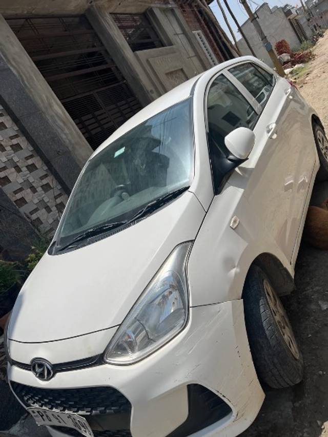 https://images10.gaadi.com/usedgaadi-sellcar/UsedCar/b9414089-a382-401e-be8a-249865aa2461/14ed9b2b-ce57-4dbd-9b3e-e6c6493c0f93.jpeg?imwidth=6401