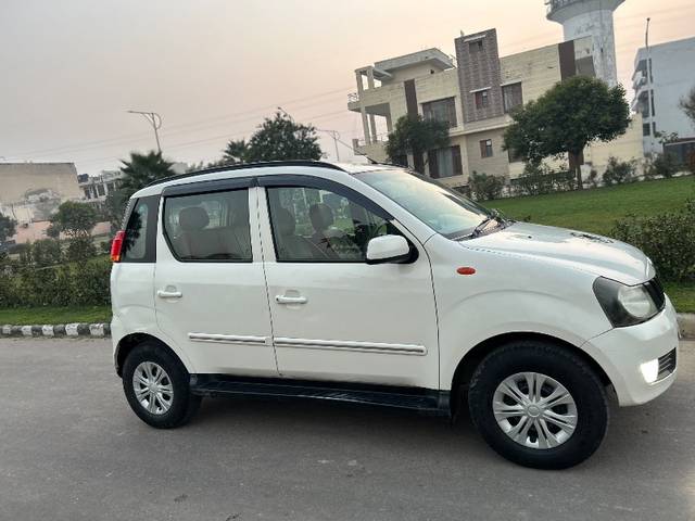 https://images10.gaadi.com/usedgaadi-sellcar/UsedCar/b9794814-5af3-41fe-8592-001de5cdffe1/84e1bc9a-47ae-40f3-b640-777b52a1cb1a.jpeg?imwidth=6401