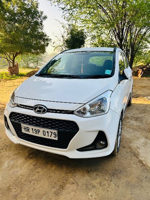 https://images10.gaadi.com/usedgaadi-sellcar/UsedCar/b998295c-9c50-4091-a9a7-894e5bf91f09/76507488-8287-49cd-9f4e-2495fb021312.jpeg?imwidth=6401