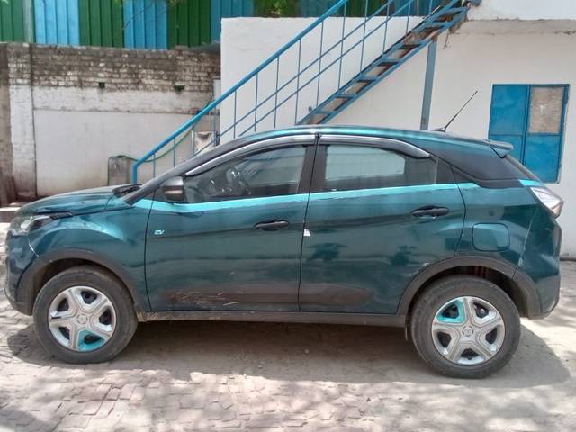 https://images10.gaadi.com/usedgaadi-sellcar/UsedCar/b9d9ad0c-fb08-40ae-8159-5469fdb23069/34ed1a89-7ba9-4003-a974-adfe65f271bf.jpeg?imwidth=6402